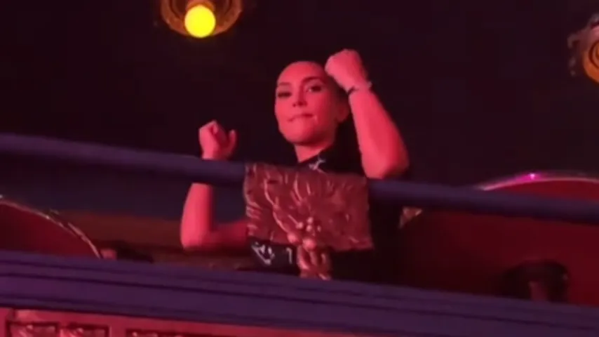 kim kardashian supporting North west